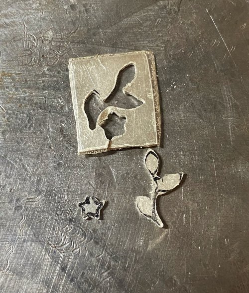 Susan LeGuyader's Sawing Tiny Shapes - , Metalwork, Sawing, Saw, Wire Saw,  sawing out tiny shapes does not have to be stressful 